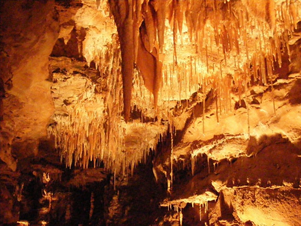 Ultimate Guide to Cosmic Cavern, Arkansas (Tours, Pricing, History, Map)