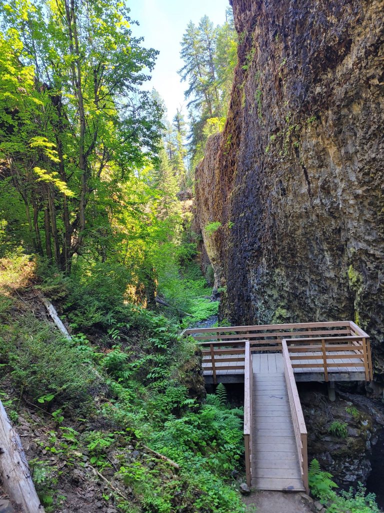 Ultimate Guide to Boulder Cave, Washington (Tours, Pricing, History, Map)